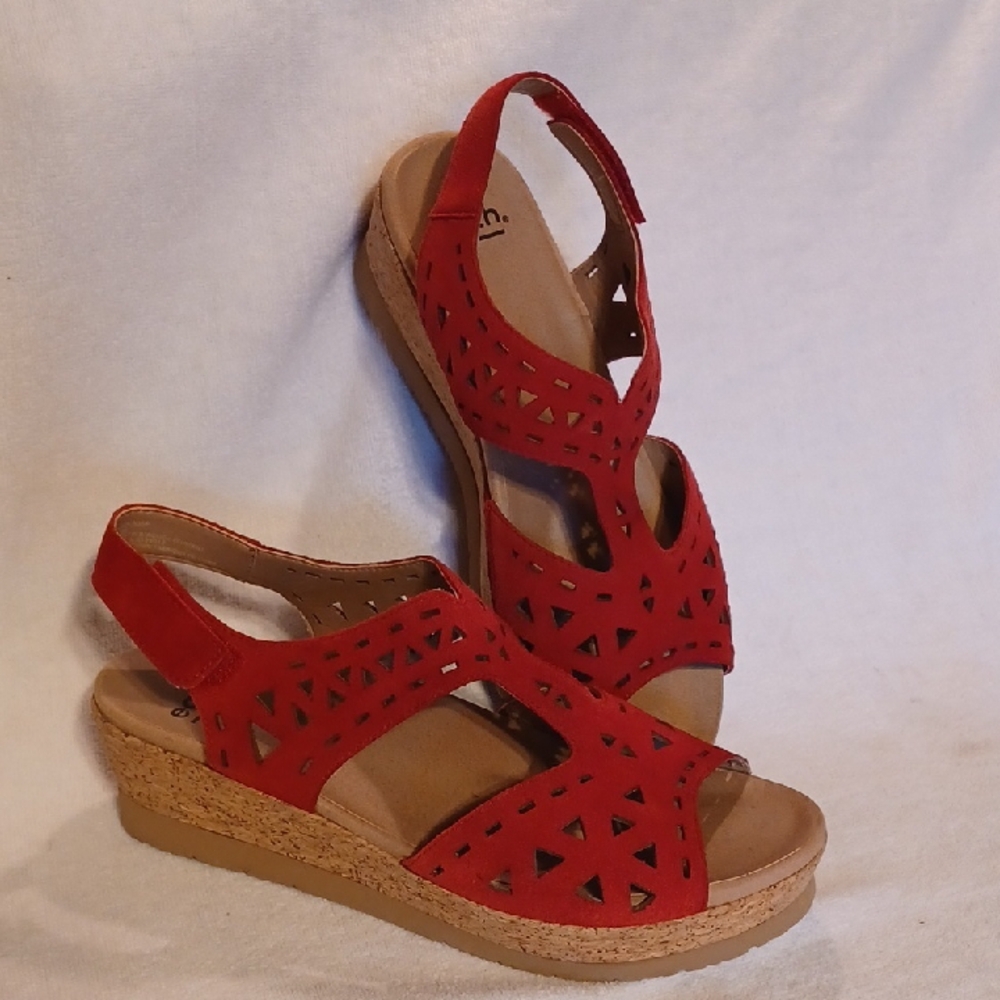 Earth Red Cutout Sandals Wedge Sandals Women's Size 7.5